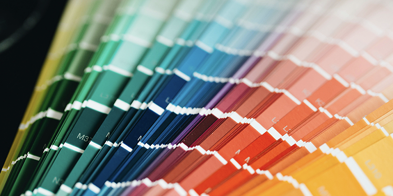 Les codes couleurs en communication d’entreprise : un levier stratégique pour les PME et indépendants