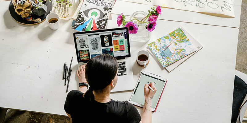 Votre choix : un site web au style prédéfini vs ma création d’un site qui vous ressemble.
